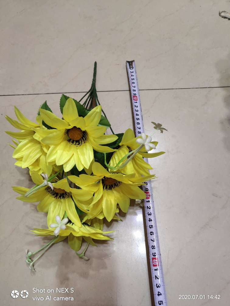 Factory direct sales with favorable prices, high-quality high, medium and low-grade artificial flowers, Qingming Festival flowers, festival bouquets and other 10 heads of shining pointed chrysanthemums details Picture