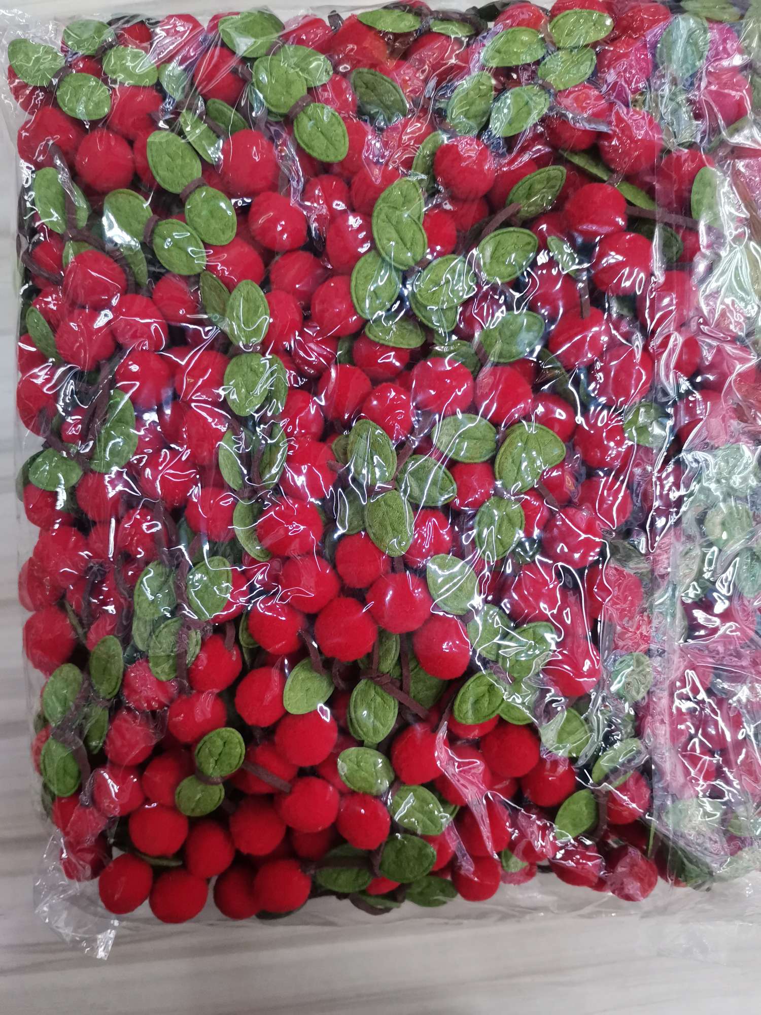 新款可爱樱桃对对毛球 发夹头饰毛绒球配件 鞋帽服装配饰材料毛球白底实物图