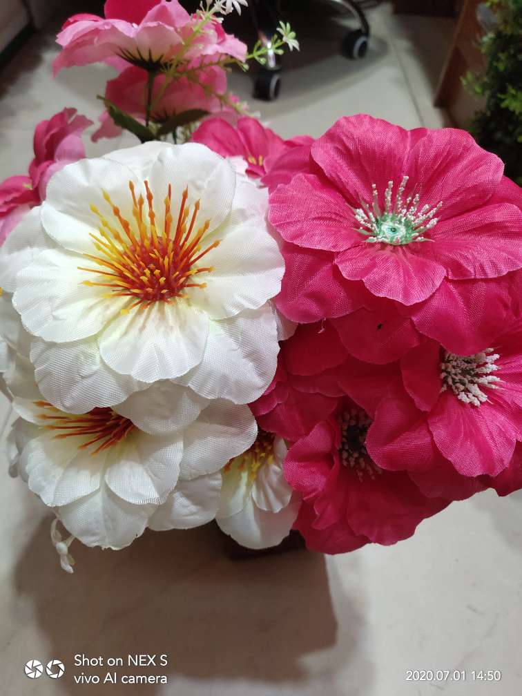 Factory direct sales with favorable prices. High-quality, high, medium and low-end artificial flowers, Qingming Festival flowers, festival bouquets and other 7-head silk fabric small peonies