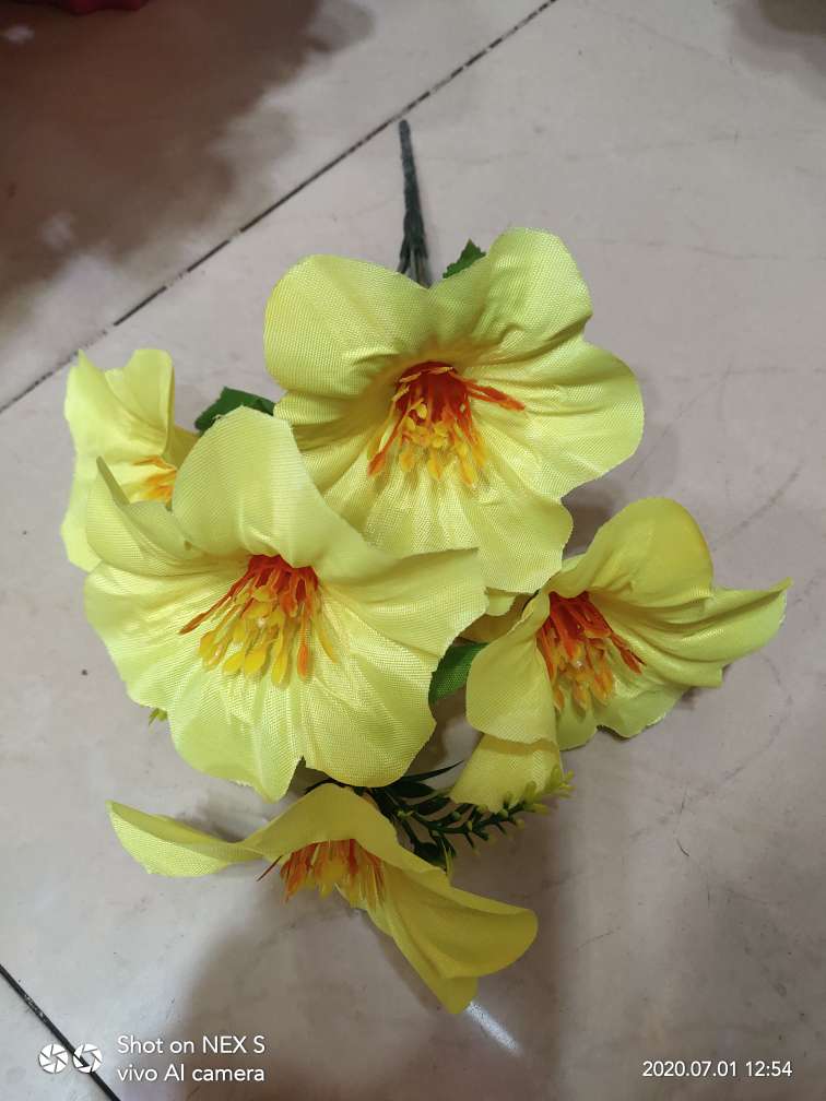 Factory direct sales of various high, medium and low-end artificial flower 6-head silk cloth small amaryllis details Picture