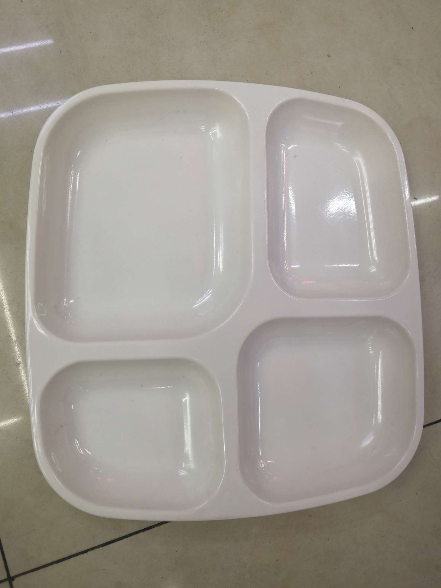 四格白盘产品图