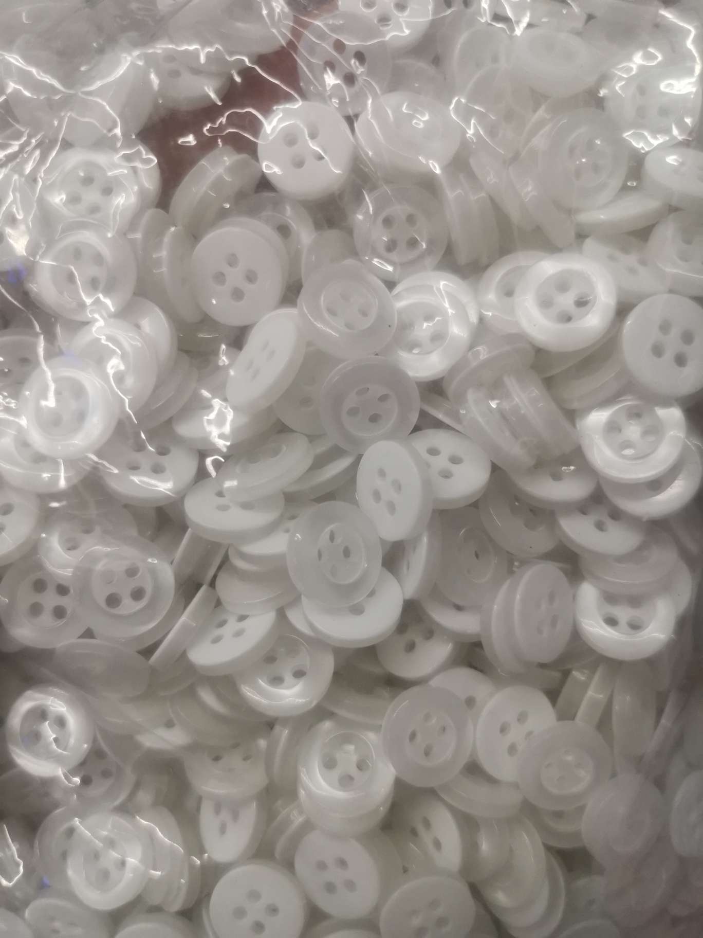 General thickness white bottom pearl button thumbnail