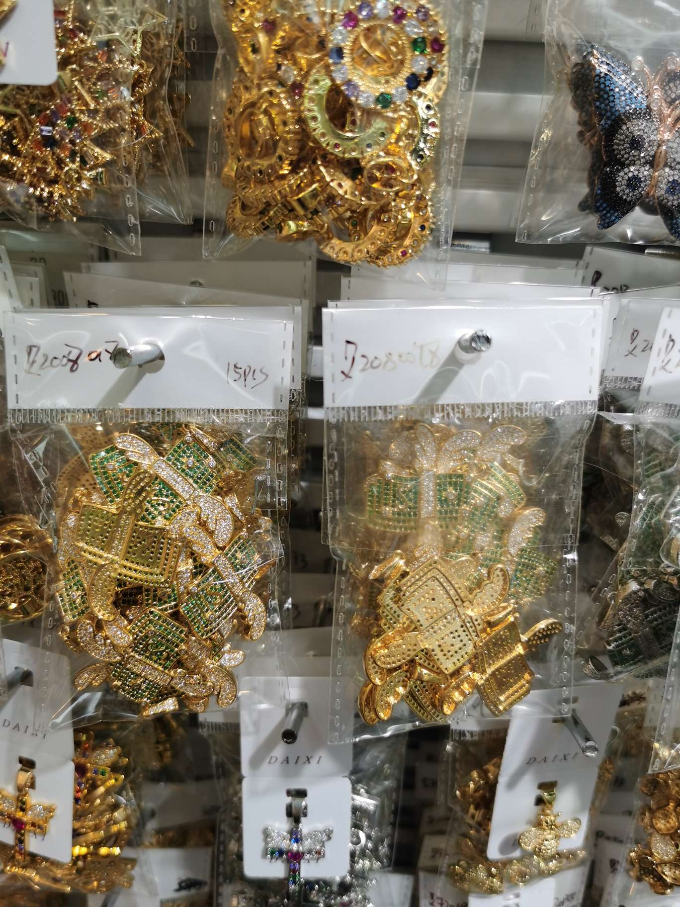 قلادة من النحاس والكون، وتصنيع المعدن بالدولار، والطلاء بالذهب الحقيقي details Picture