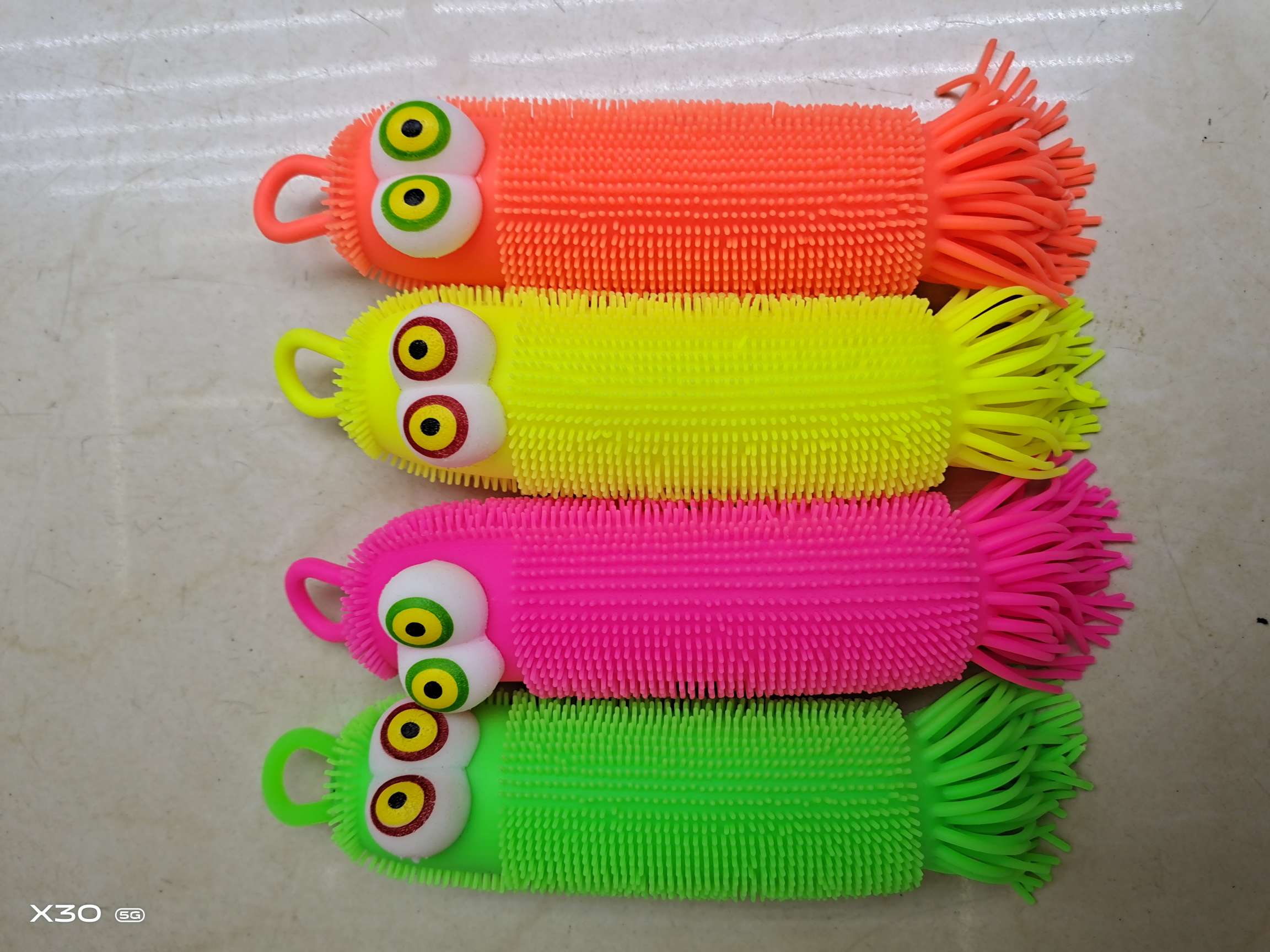 凸眼玉米毛毛虫