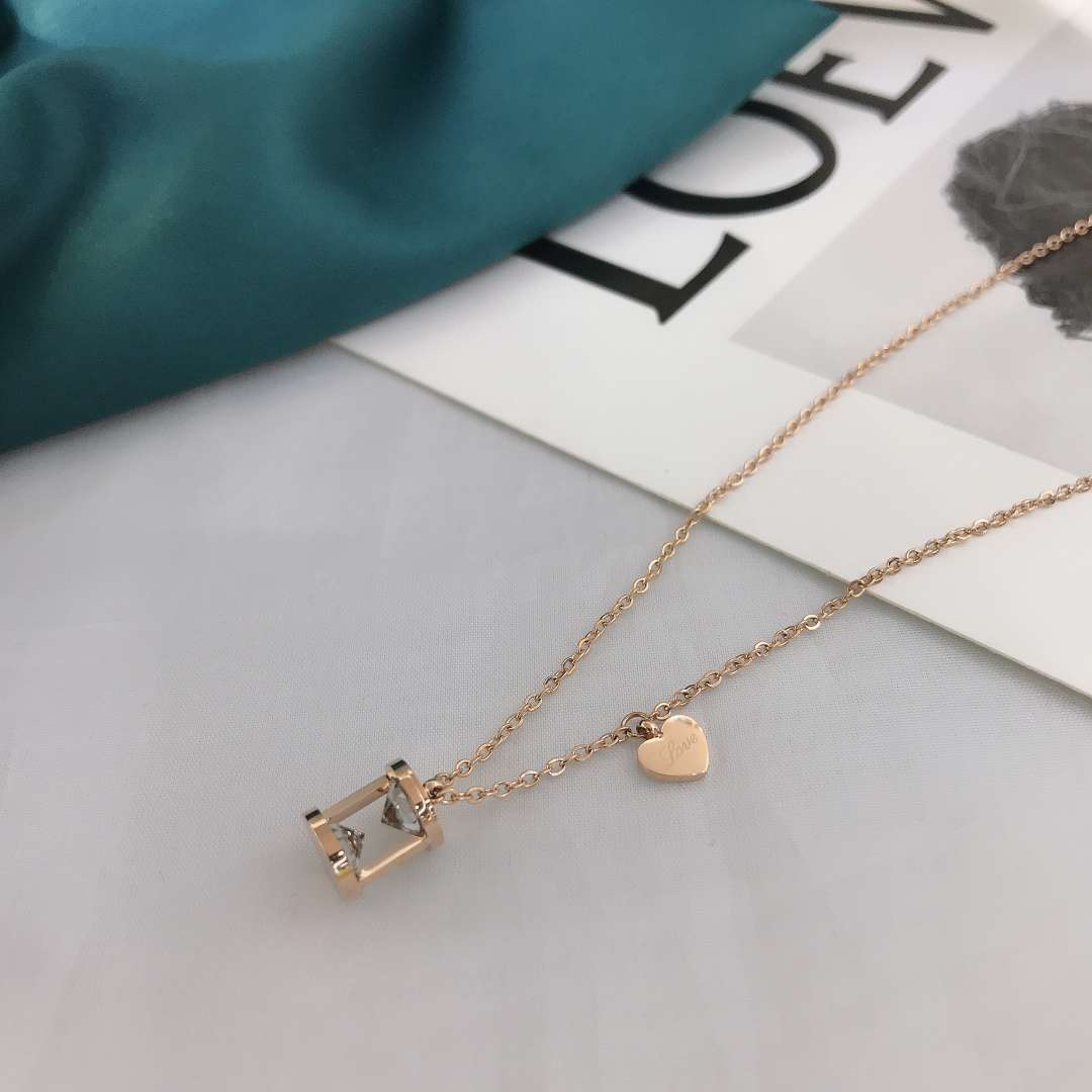 New fashion fashion Korean version of titanium steel Korean version of leisure hourglass titanium steel necklace thumbnail