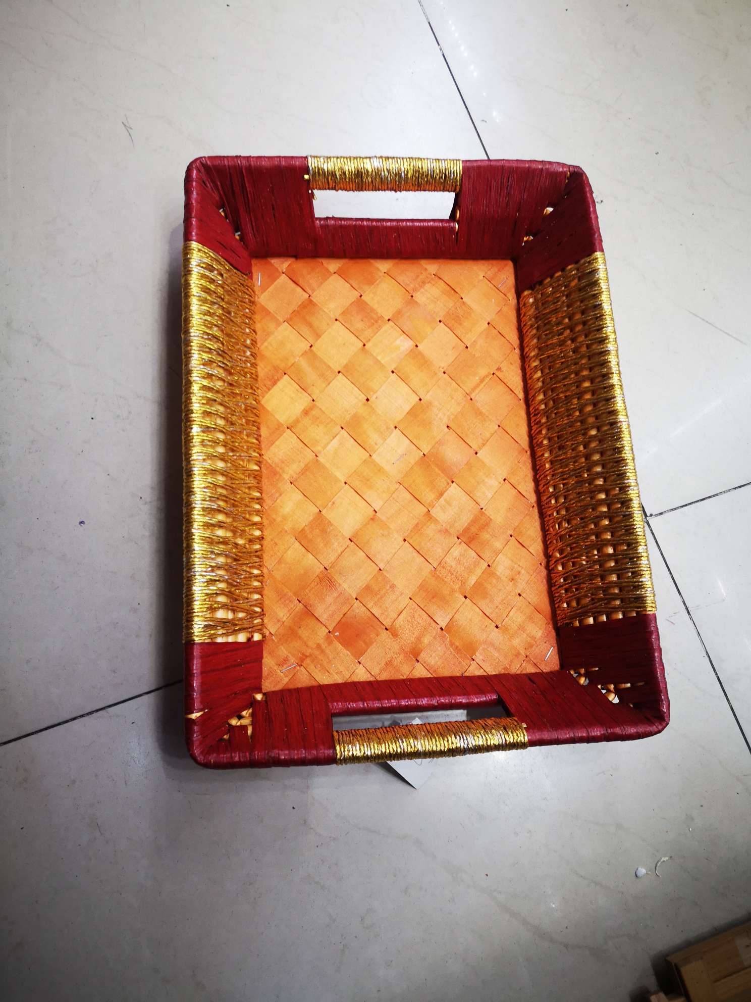 Wicker products, hand-held baskets, handicrafts, golden-edge baskets