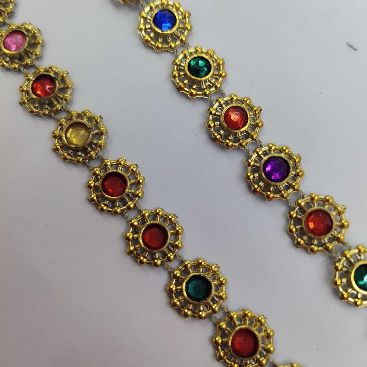 Factory direct sales of home textile products, stage shoes, clothing accessories, silver and multicolored diamond threads, diamond rows and diamonds Application Scenario