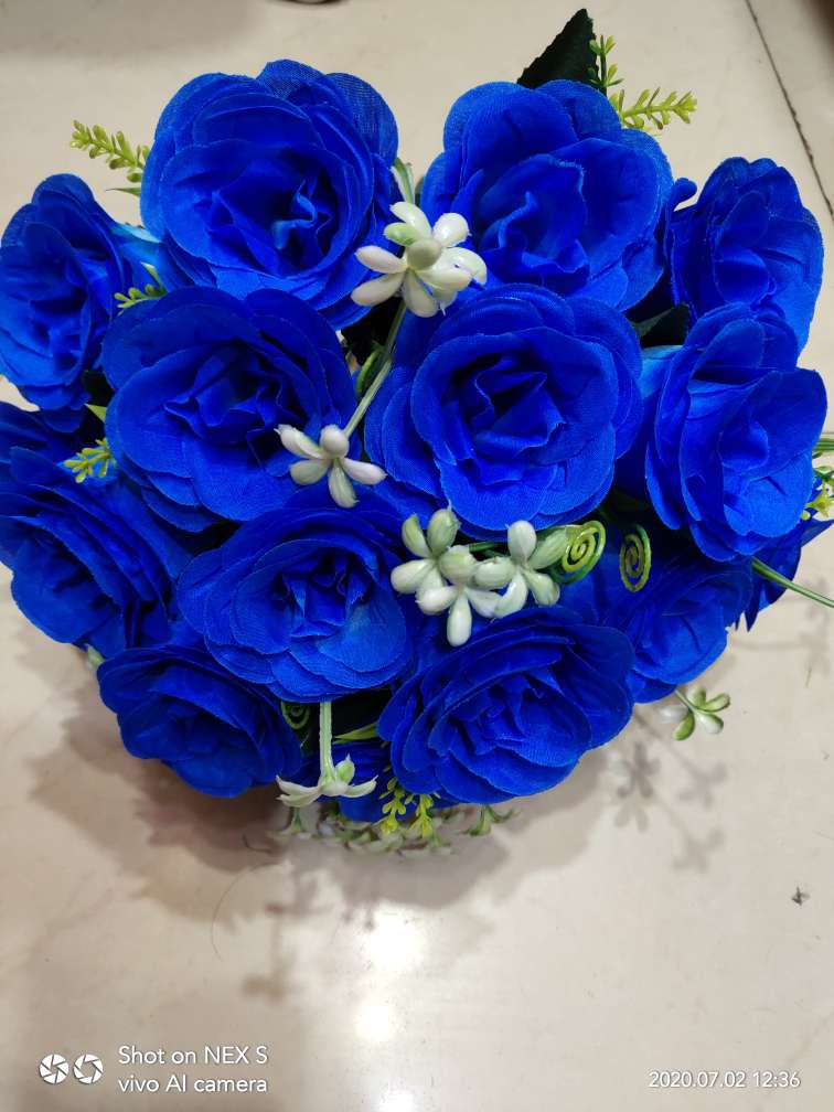 Factory direct sales with favorable prices. High-quality artificial flowers of high, medium and low grades, Qingming flowers, hand bouquets and various other festival bouquets are available. Custom colors are available. 18-head hand bouquets. Welcome new and old customers to visit