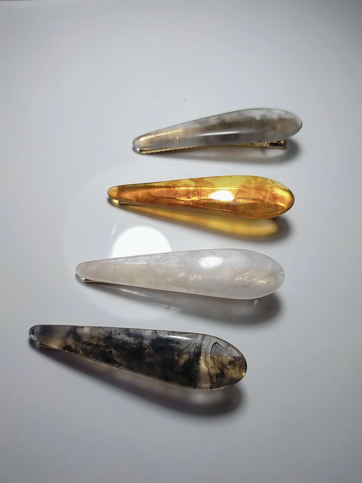 Resin water cloud, a word clip hairpin hairaccessories, manufacturers direct, a large number of spot thumbnail