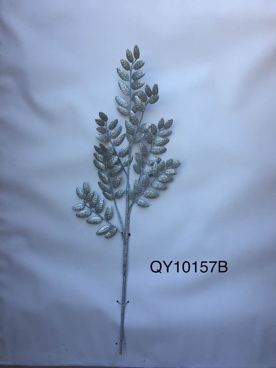 Single long stem with 6 pieces of croton leaves 02- silver