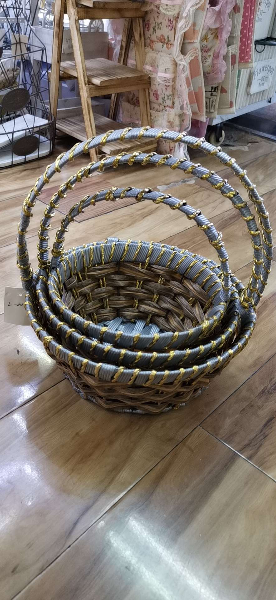 A three-piece fruit basket set thumbnail