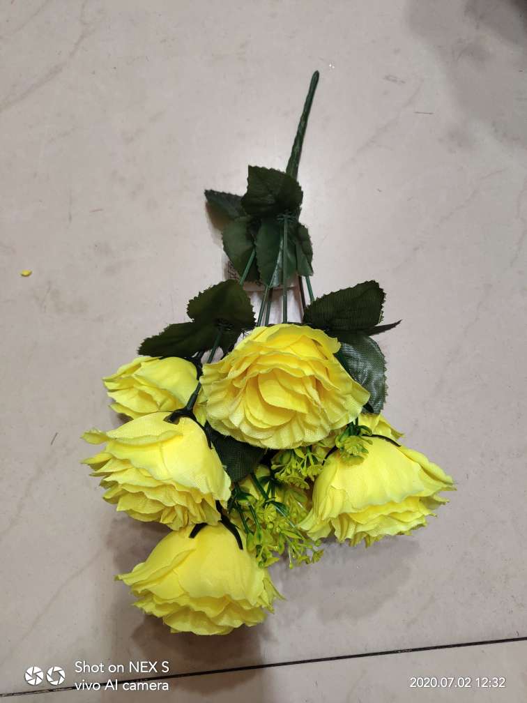 Factory direct sales with favorable prices. High-quality artificial flowers of high, medium and low grades, Qingming flowers, hand-held bouquets and various other festival bouquets. Customized colors available. 7-head silk fabric lace rose. Welcome new and old customers to visit details Picture