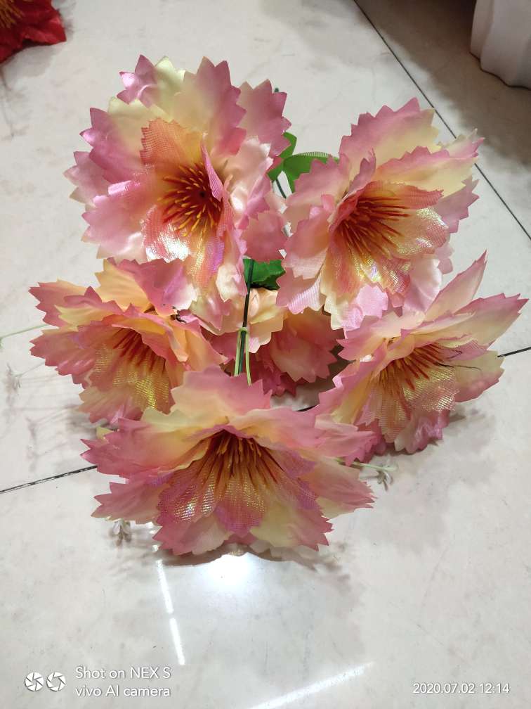 Factory direct sales with favorable prices. High-quality artificial flowers of high, medium and low grades. Various festival bouquets such as Qingming flowers, hand-held bouquets, and 6-head colorful orchids Specification image