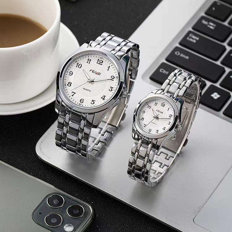 Deeply water-resistant men's and women's watches, each priced at 25 yuan