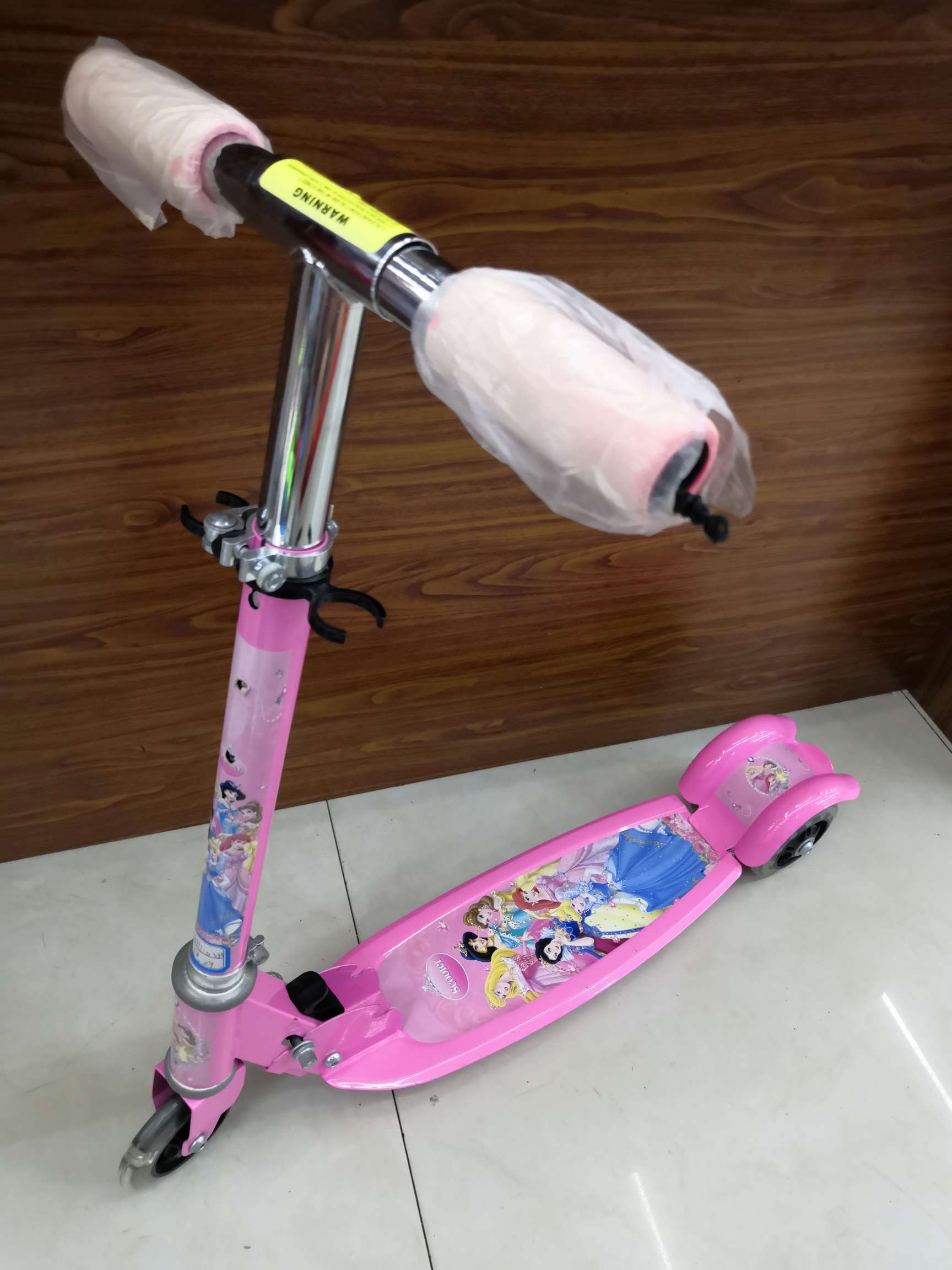 鱼型三轮滑板车
