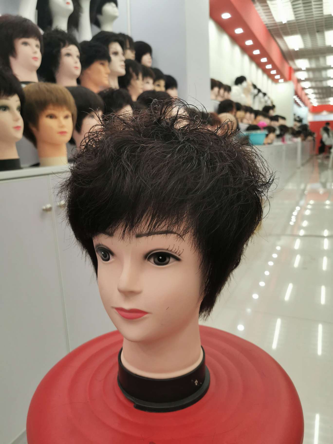 This hand-woven real human hair cover is light, breathable and not stuffy. It is suitable for all seasons. Made from 100% real human hair, it has an excellent fluffy effect. undefined