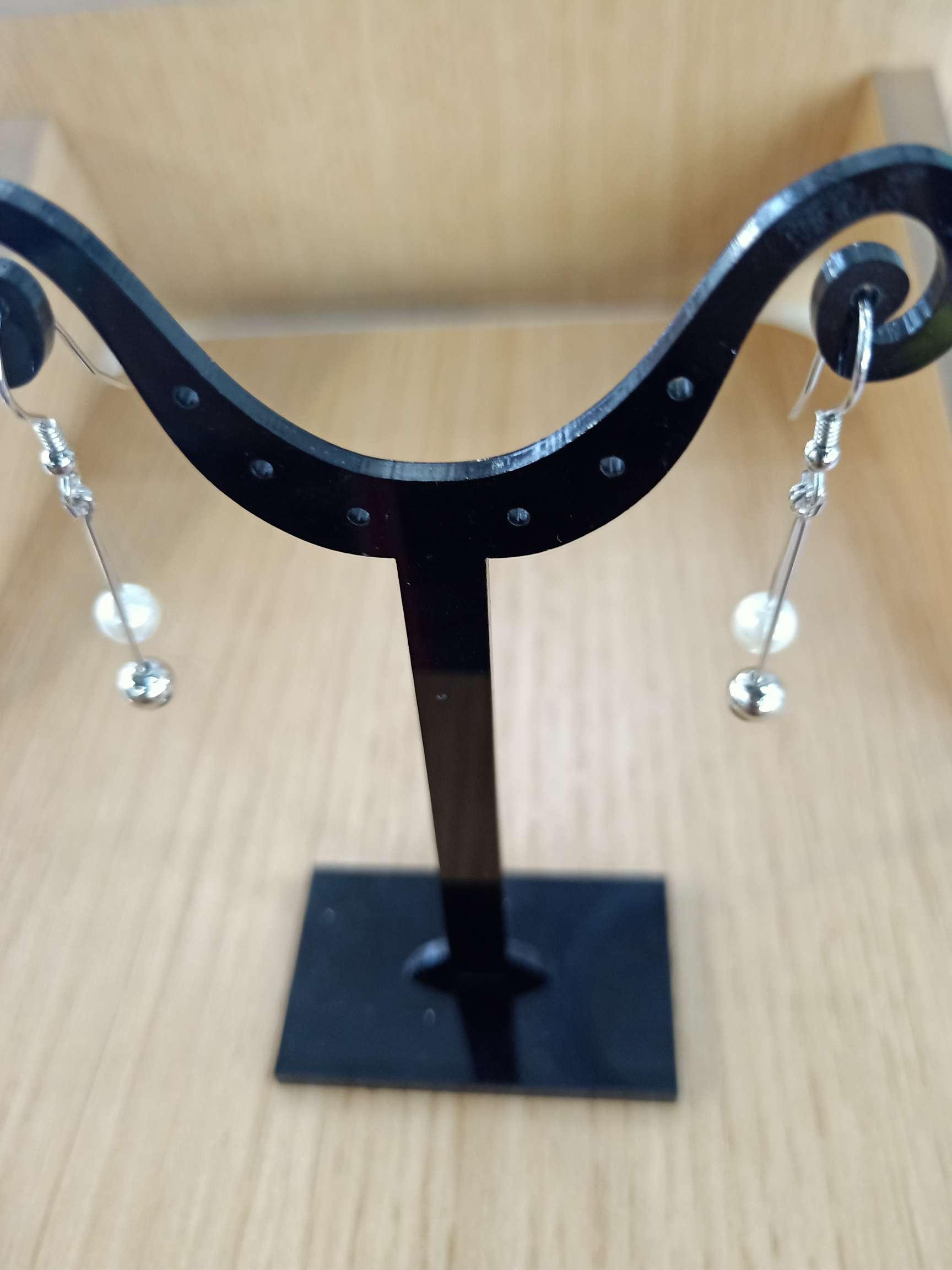 925 sterling silver ear hooks, a fashionable silver ear ring with light beads and beaded beads Specification image