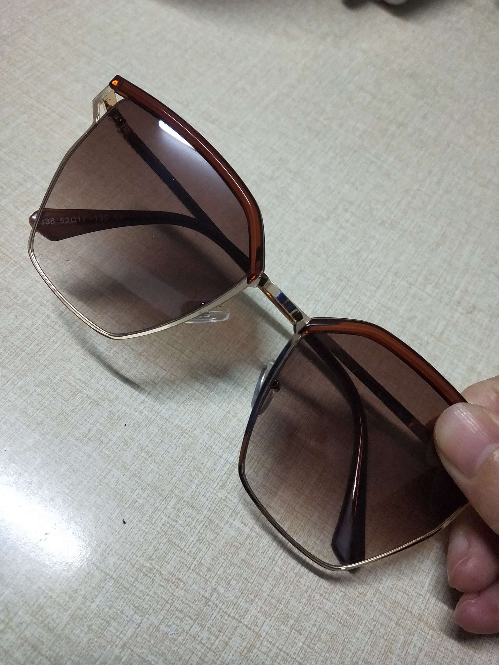 تطلب الموجة الأولى من النظارات الشمسية الناجحة Specification image