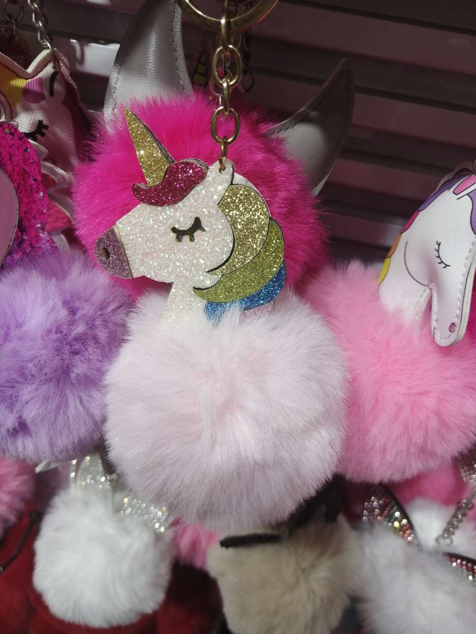 独角兽毛球钥匙扣挂件产品图