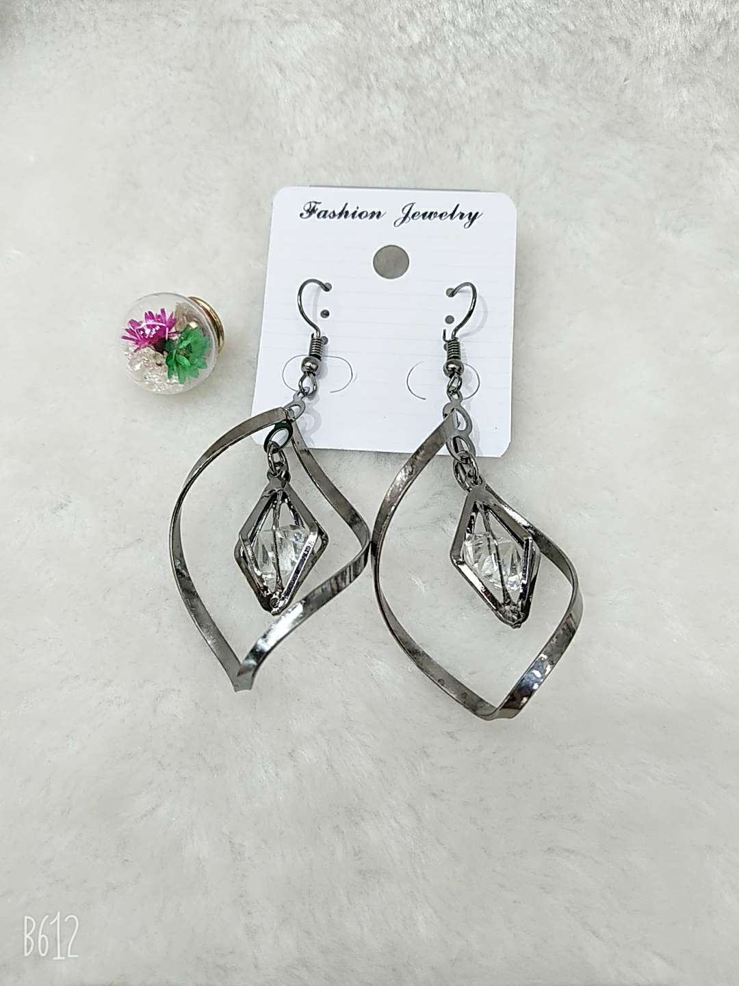 Spiral bezel diamond hot style pop earrings