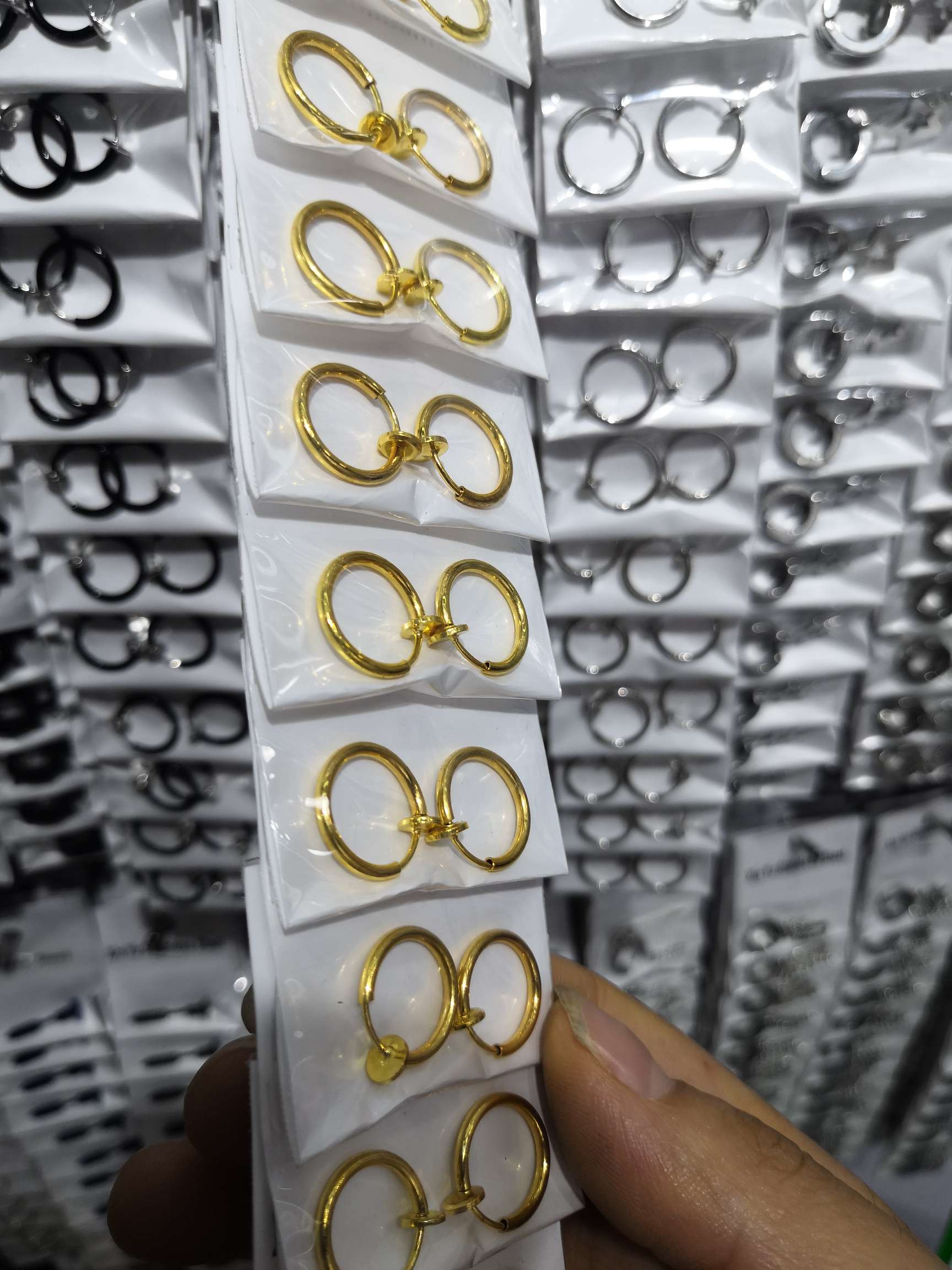 No ear piercings, golden ear clips details Picture