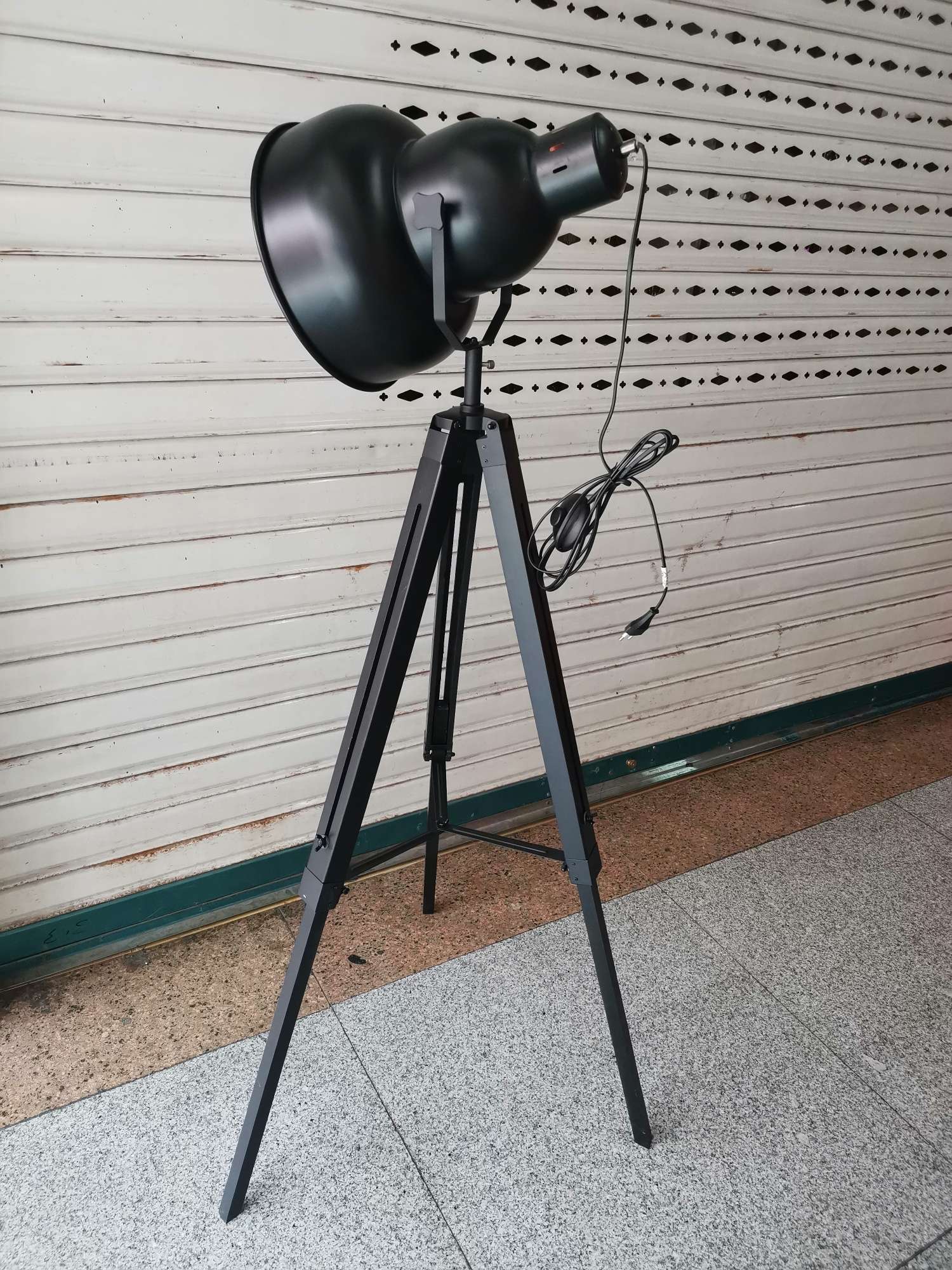Horn Floor Lamp Metal Three-Stand Floor Lamp Iron Floor Lamp Loft Floor Lamp Interior Decorative Light Solid Wood Floor Lamp Specification drawing