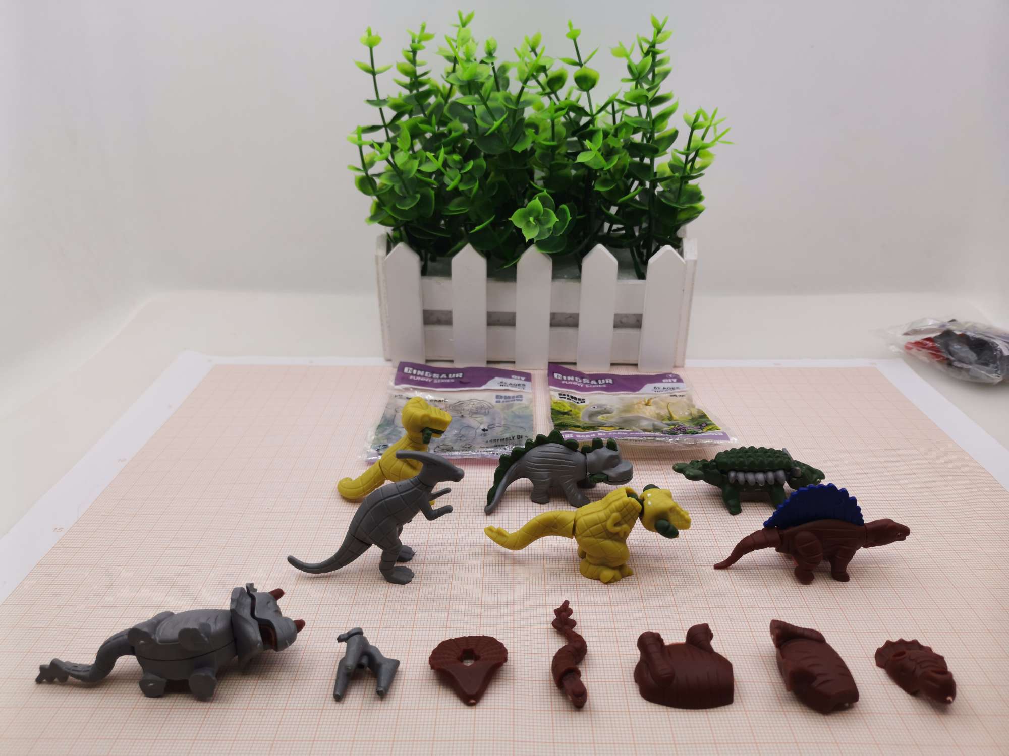 New product on the market! Gift: Gashapon toys, 8 types of assembled dinosaurs, making children's childhood more colorful and rich! Super value offers, children's toys Specification drawing