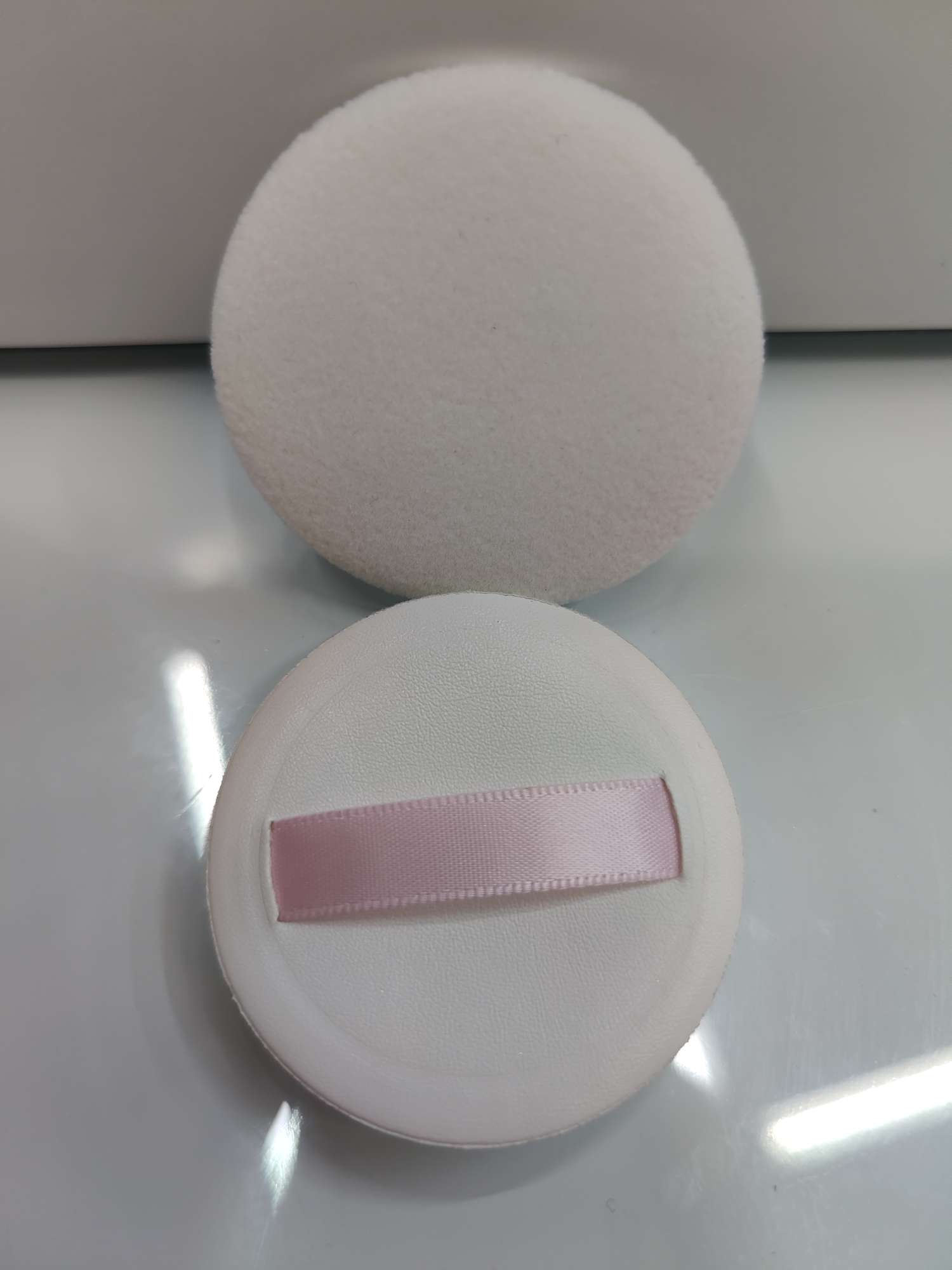 皮革丝带 植绒粉扑 可选择皮革颜色 丝带颜色 植绒可选择  白色和肤色白底实物图