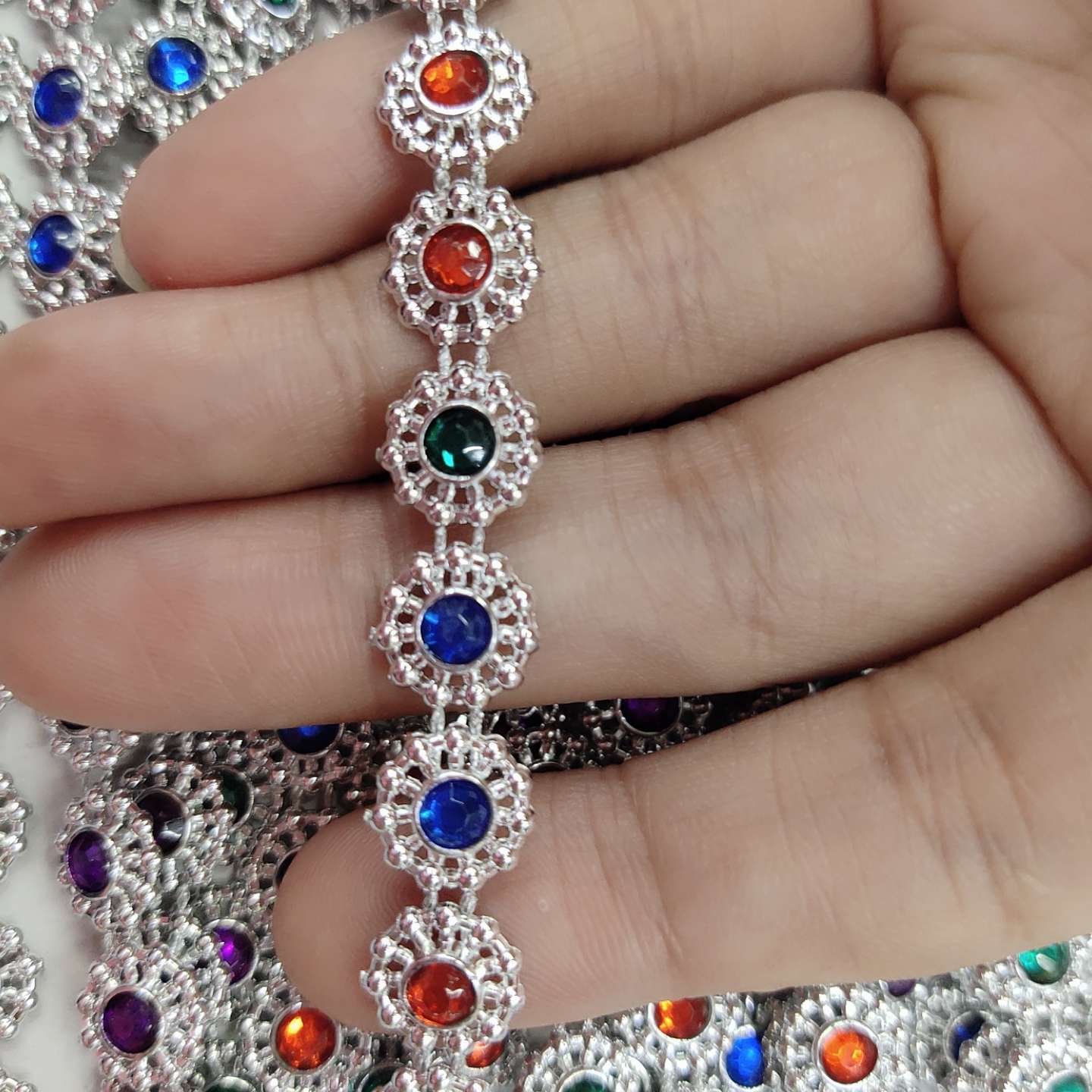 Factory direct sales of home textile products, stage shoes, clothing accessories, silver and multicolored diamond threads, diamond rows and diamonds details Picture