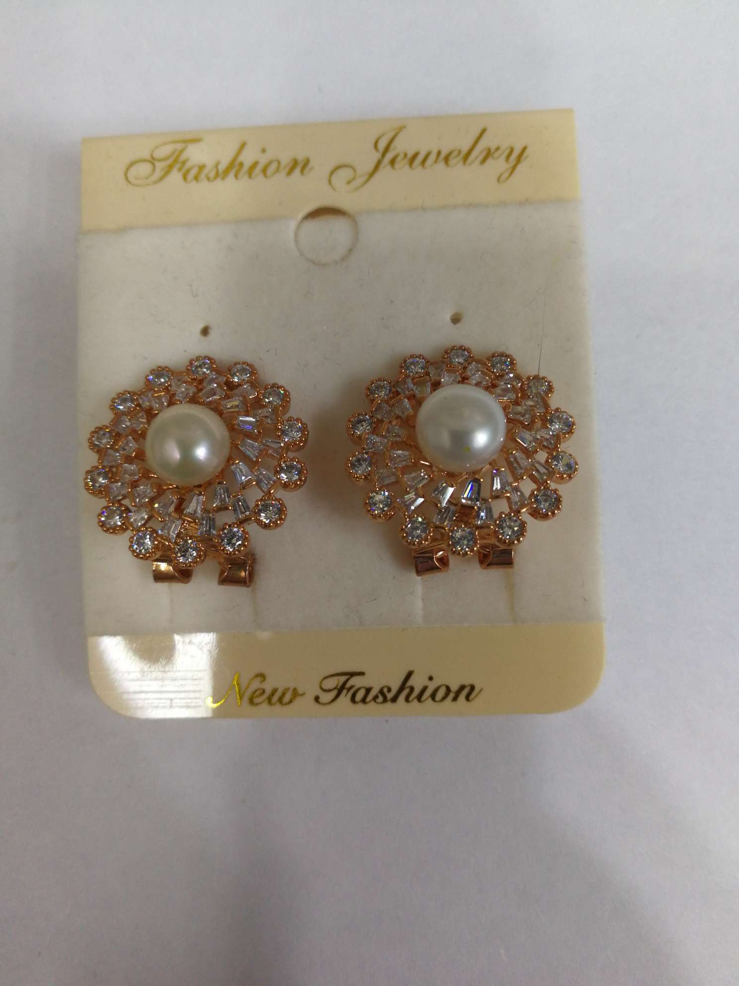 Zircon stud earrings