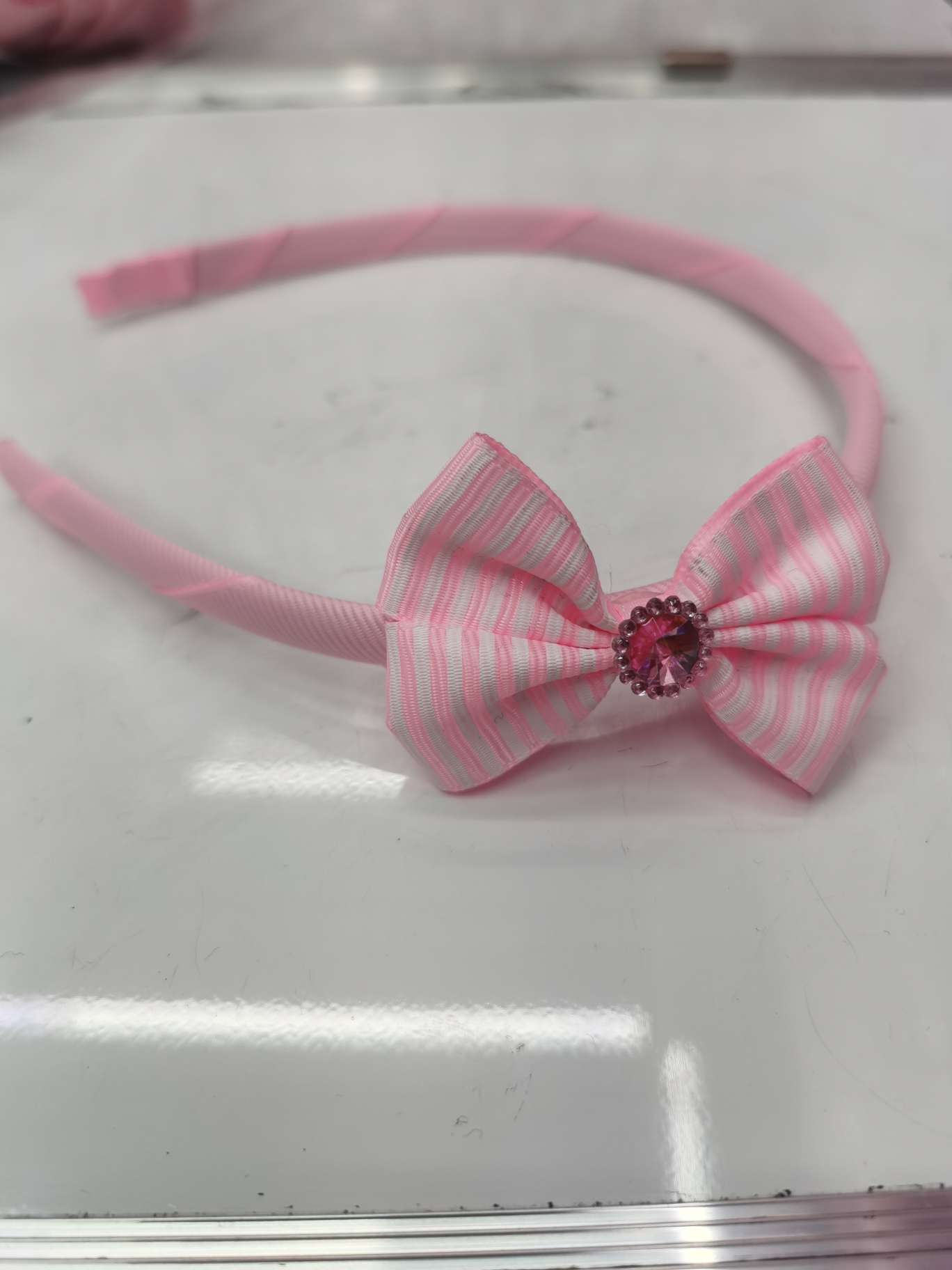 Vertical bow tie