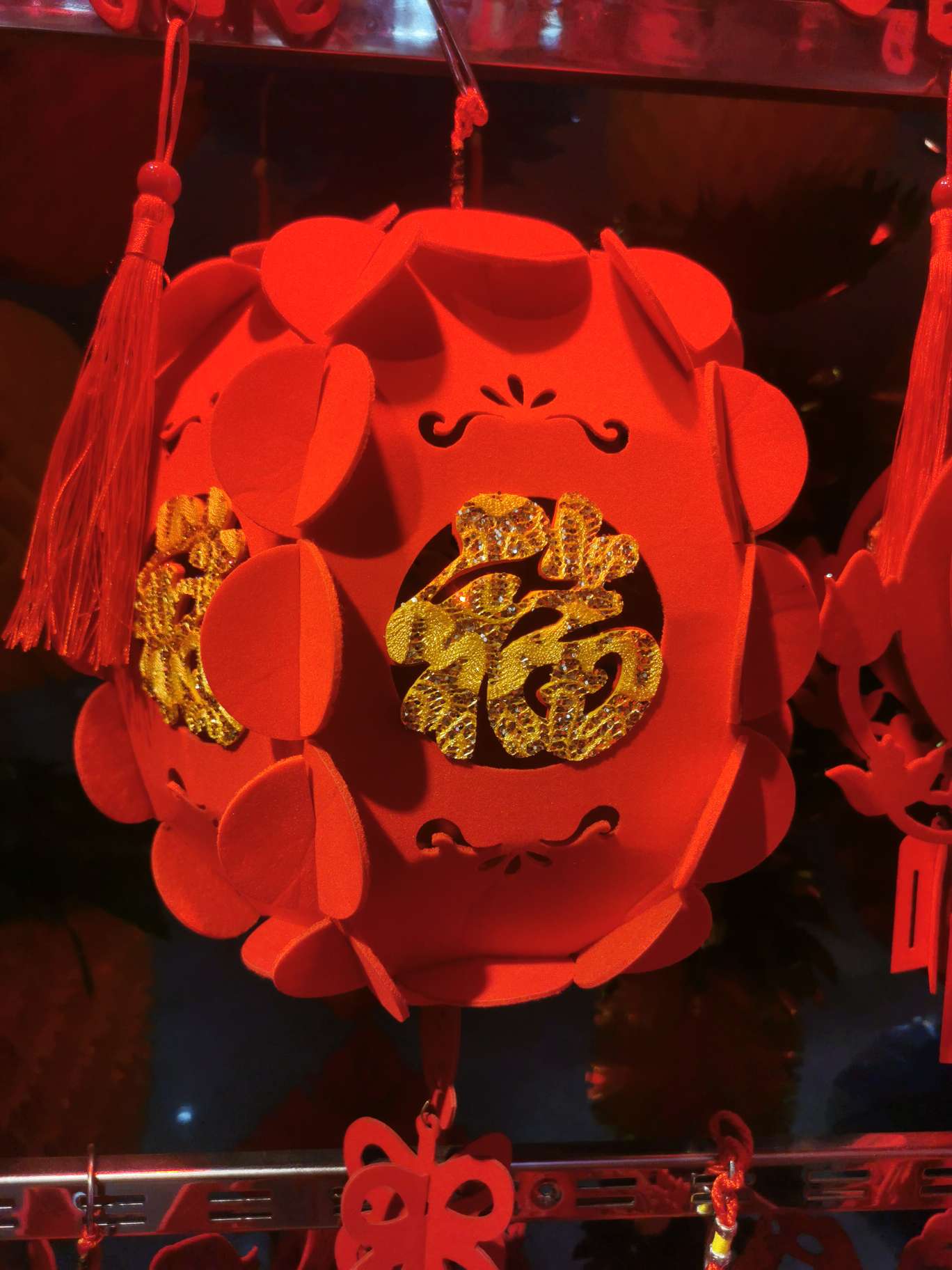 New Year's supplies: Large petal, lucky ball, flocked lamp, non-woven fabric lantern