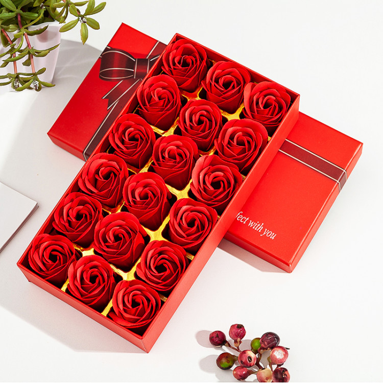 A creative gift box for the Qixi Festival, featuring 12 gold foil rose soap flowers in the bear style undefined