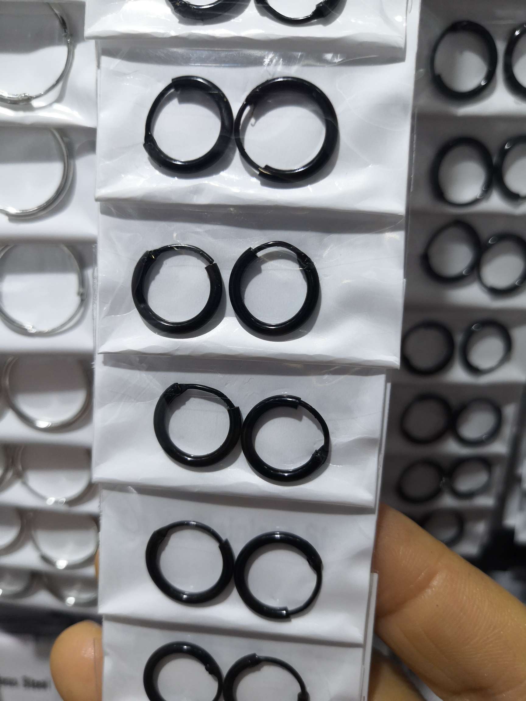 12# Black small ring earrings details Picture