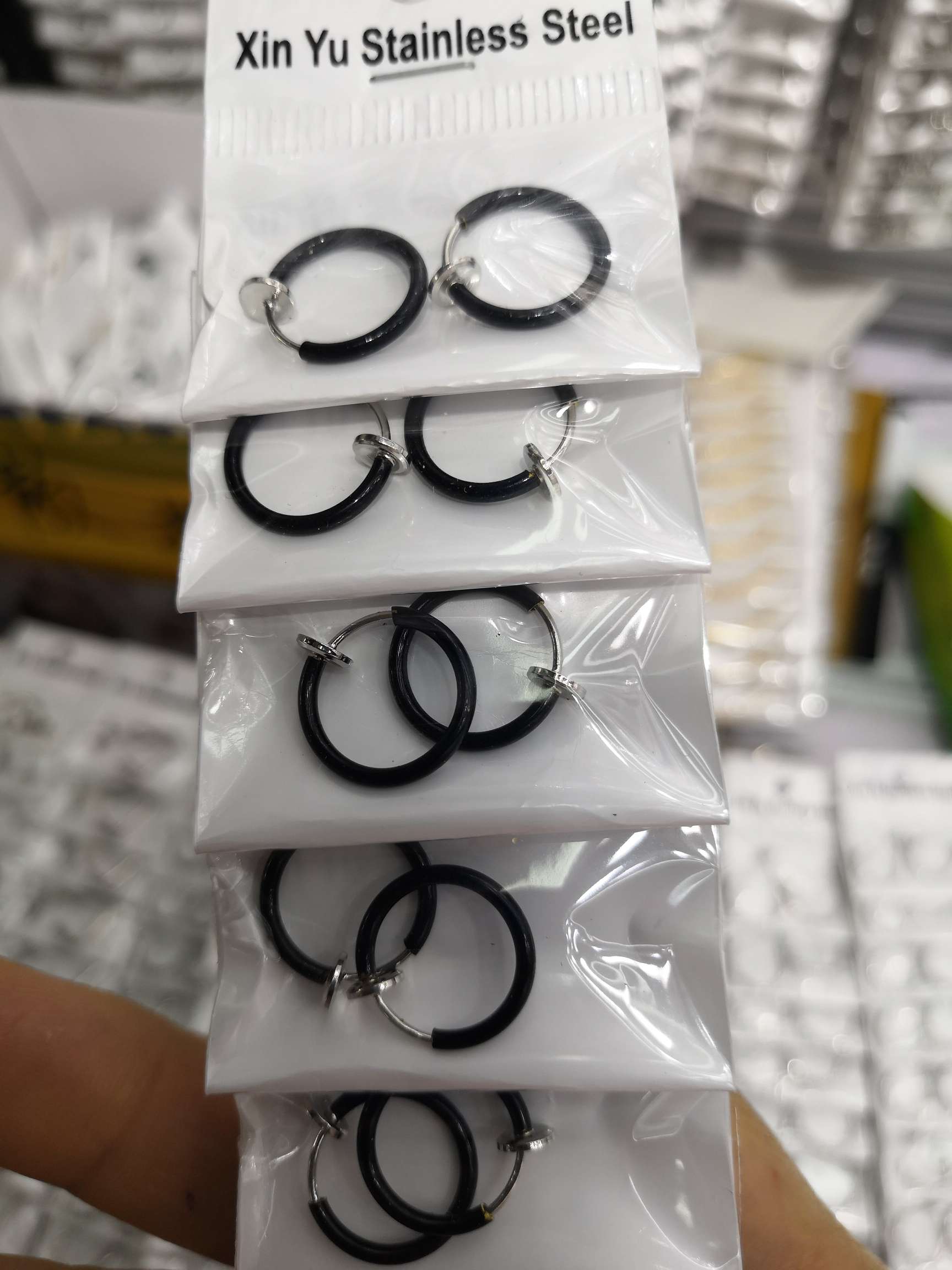 Black ear clips without ear holes