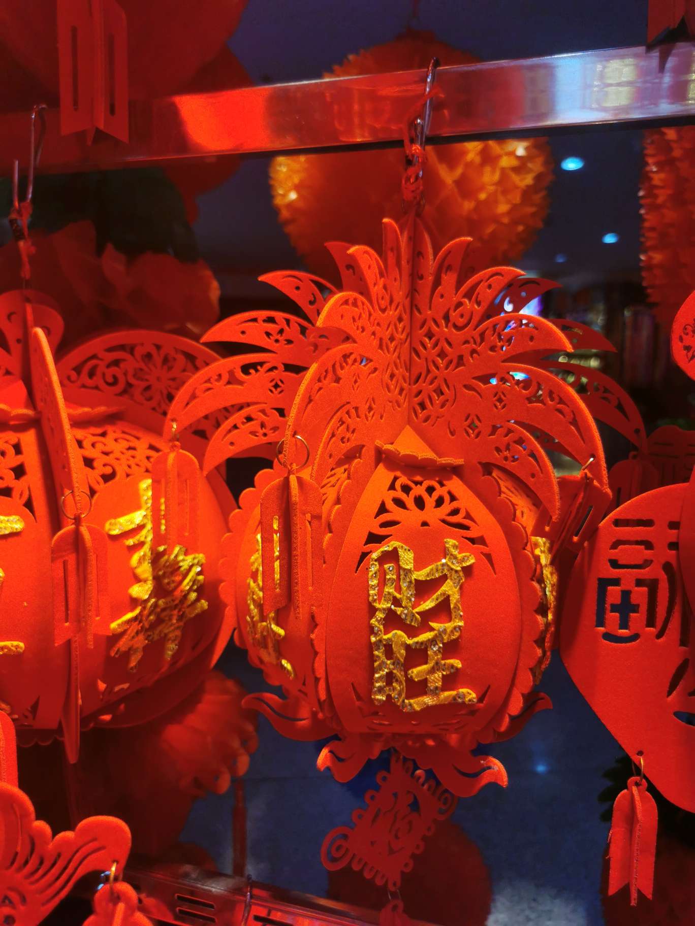 New Year's supplies: Wangwanglai plush lanterns and non-woven fabric lanterns