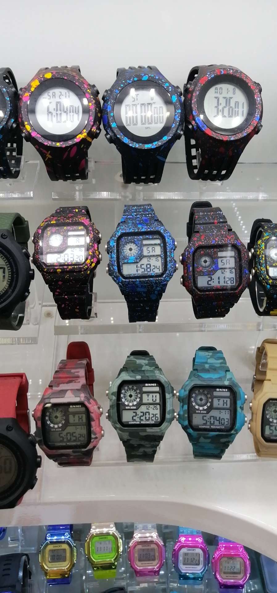 Retro fashion, glass resin, water-resistant men's and women's watches Application Scenario