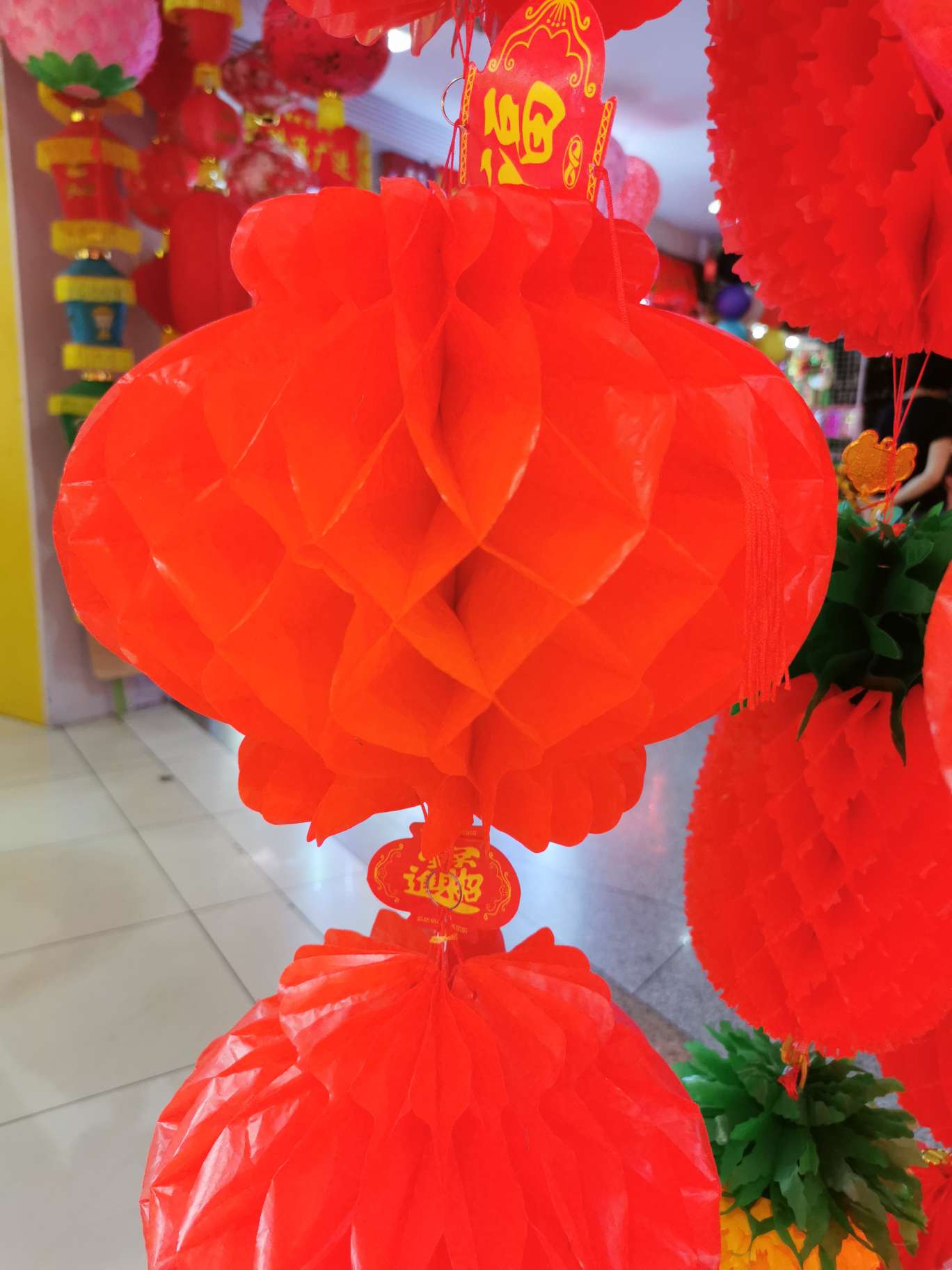 New Year supplies: Plastic paper lanterns