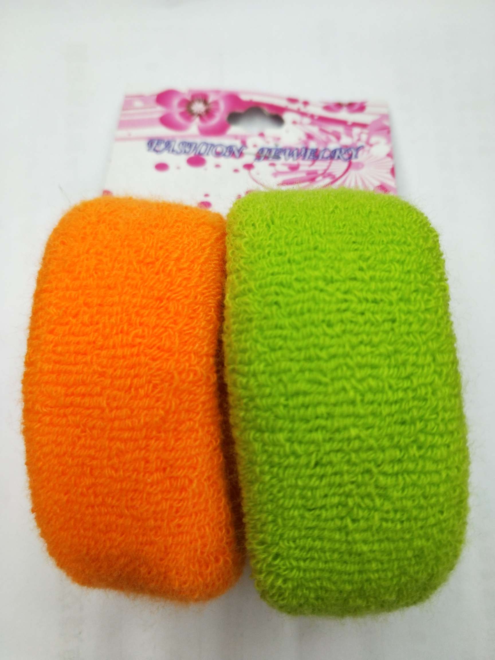 吊卡大毛球，2个一卡，12卡一包，起定量200包