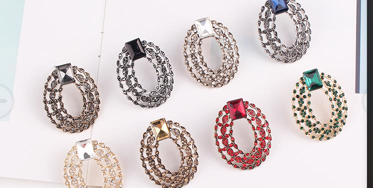 Archaize joker dot gets multicolor earring