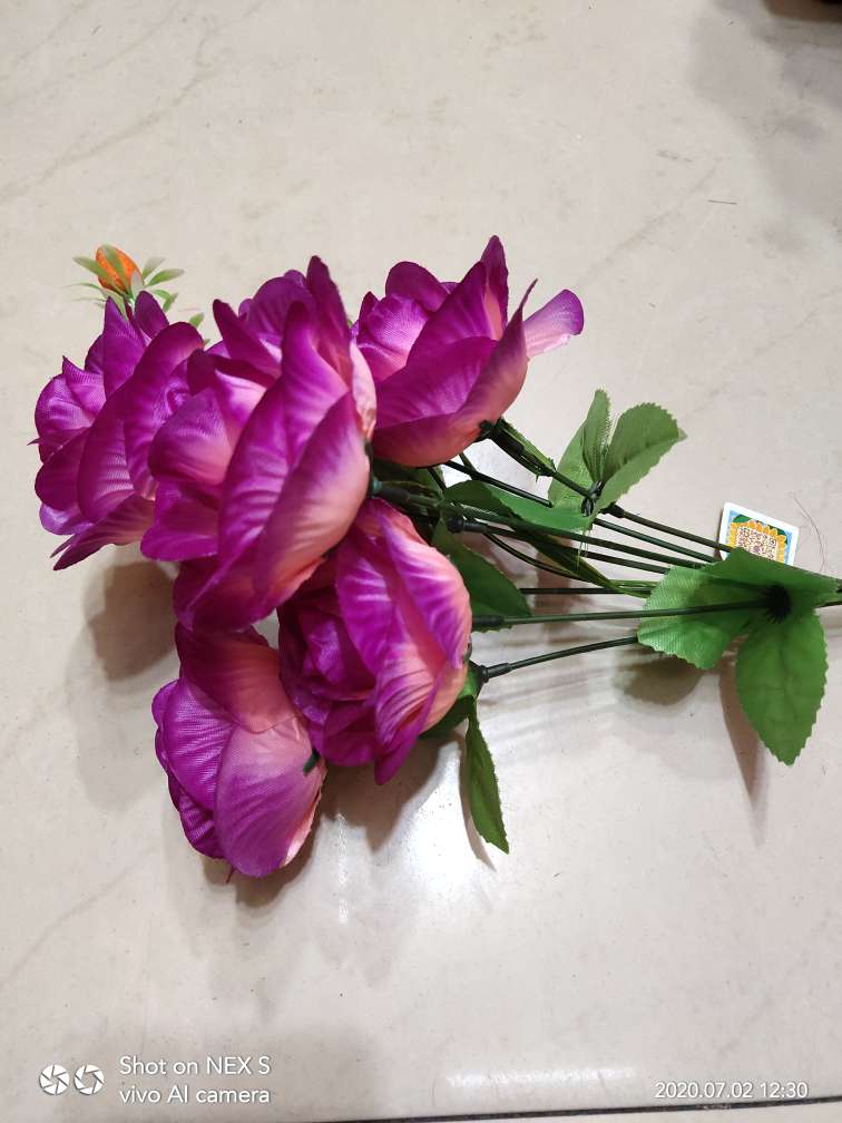 Factory direct sales with favorable prices. High-quality artificial flowers of high, medium and low grades, Qingming flowers, hand-held bouquets and various other festival bouquets are available. Customized colors are available. 7-head glittering roses. Welcome new and old customers to visit Specification image