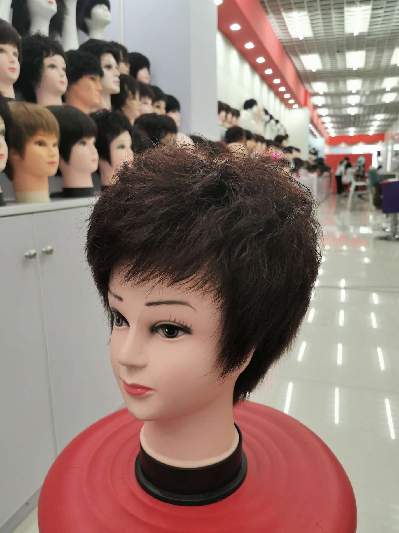 This hand-woven real human hair cover is light, breathable and not stuffy. It is suitable for all seasons. Made from 100% real human hair, it has an excellent fluffy effect. undefined