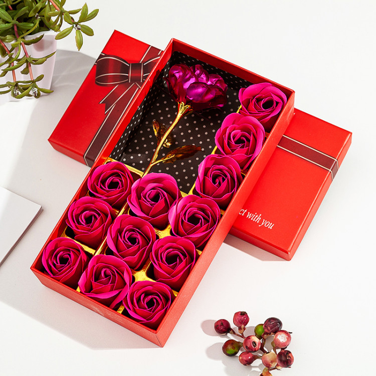 A creative gift box for the Qixi Festival, featuring 12 gold foil rose soap flowers in the bear style undefined