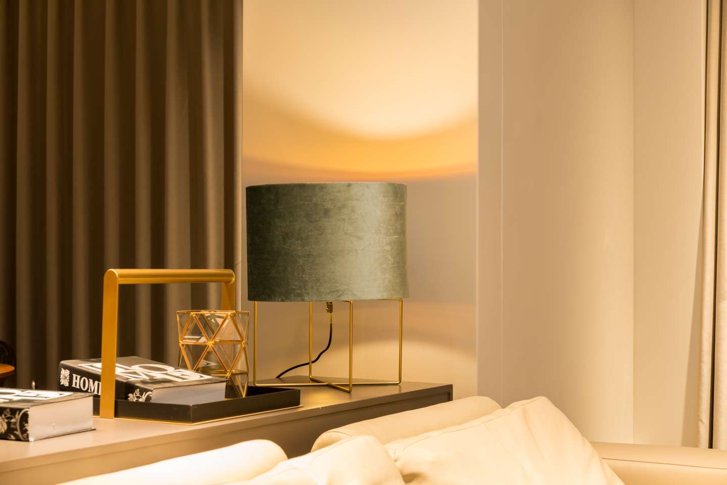 Flannelette Table Lamp Metal Table Lamp Wrought Iron Table Lamp Interior Decoration Light Item Picture