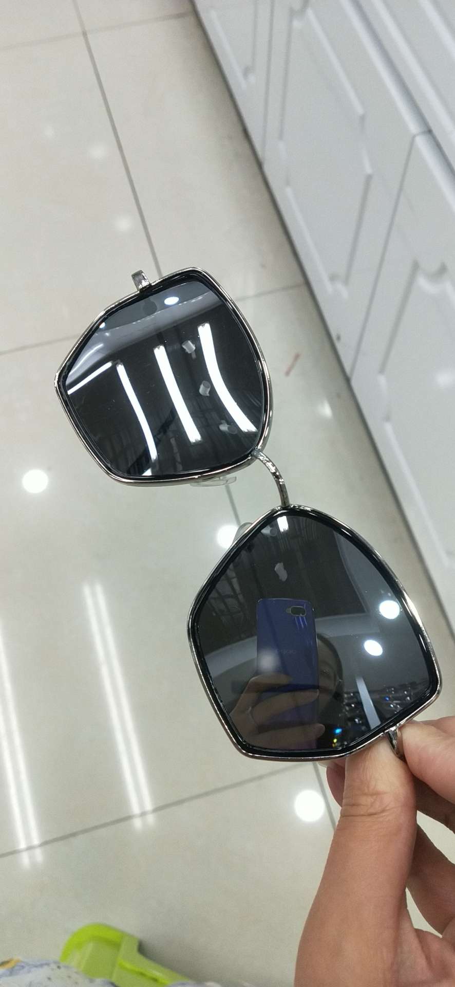 Sunglasses The same style as sunglasses influencer