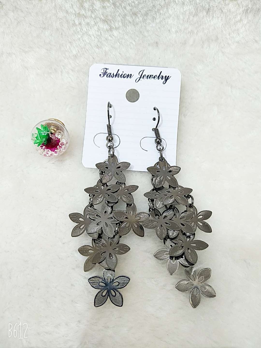 Exaggerated elegant tassel earrings female Korean web celebrity temperament long five-leaf flower show face thin earrings thumbnail