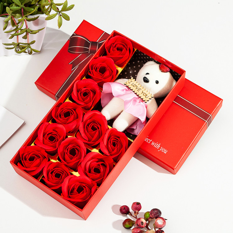 A creative gift box for the Qixi Festival, featuring 12 gold foil rose soap flowers in the bear style undefined