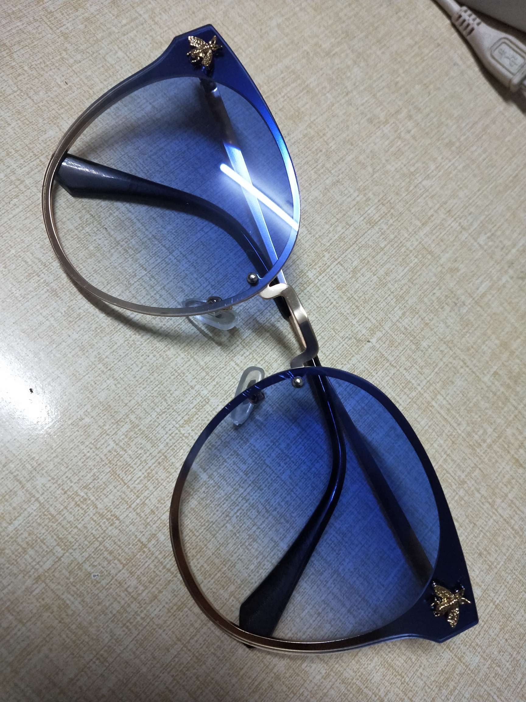 Special 3 small bees with the same blue lens gradient lens promotion