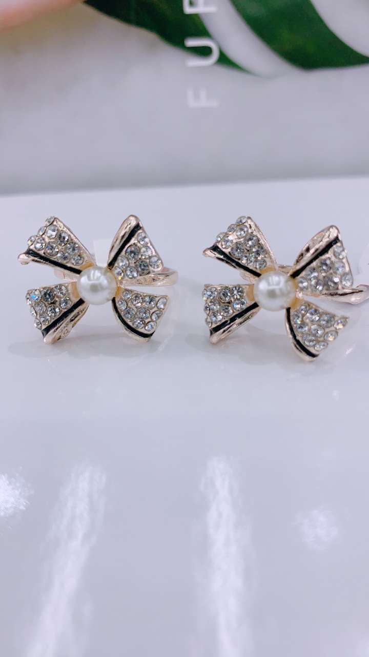 Bow tie dripping pearl ring, 16--20