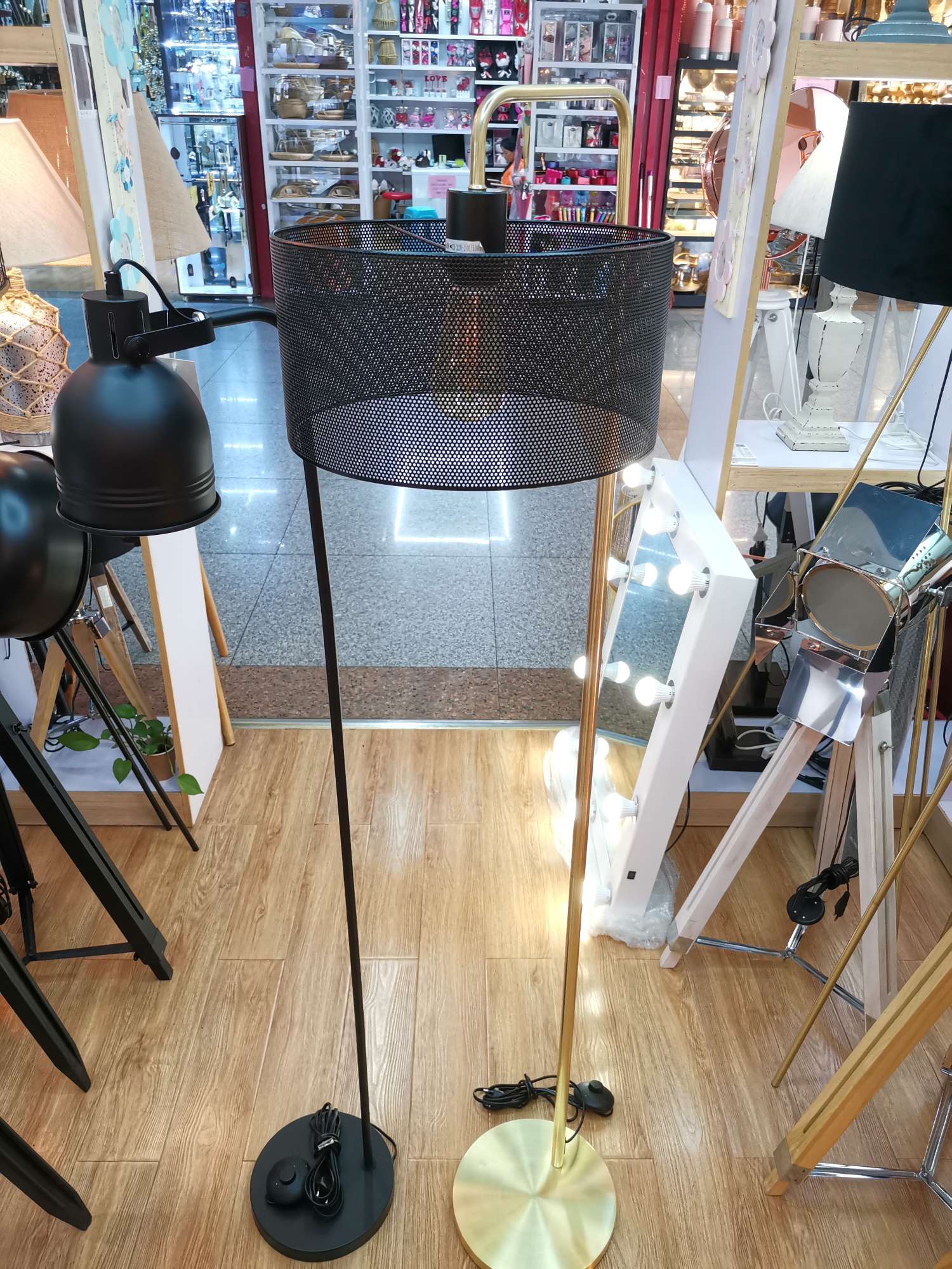 Curved pole wrought iron floor lamp Metal floor lamp Interior decorative light loft floor lamp